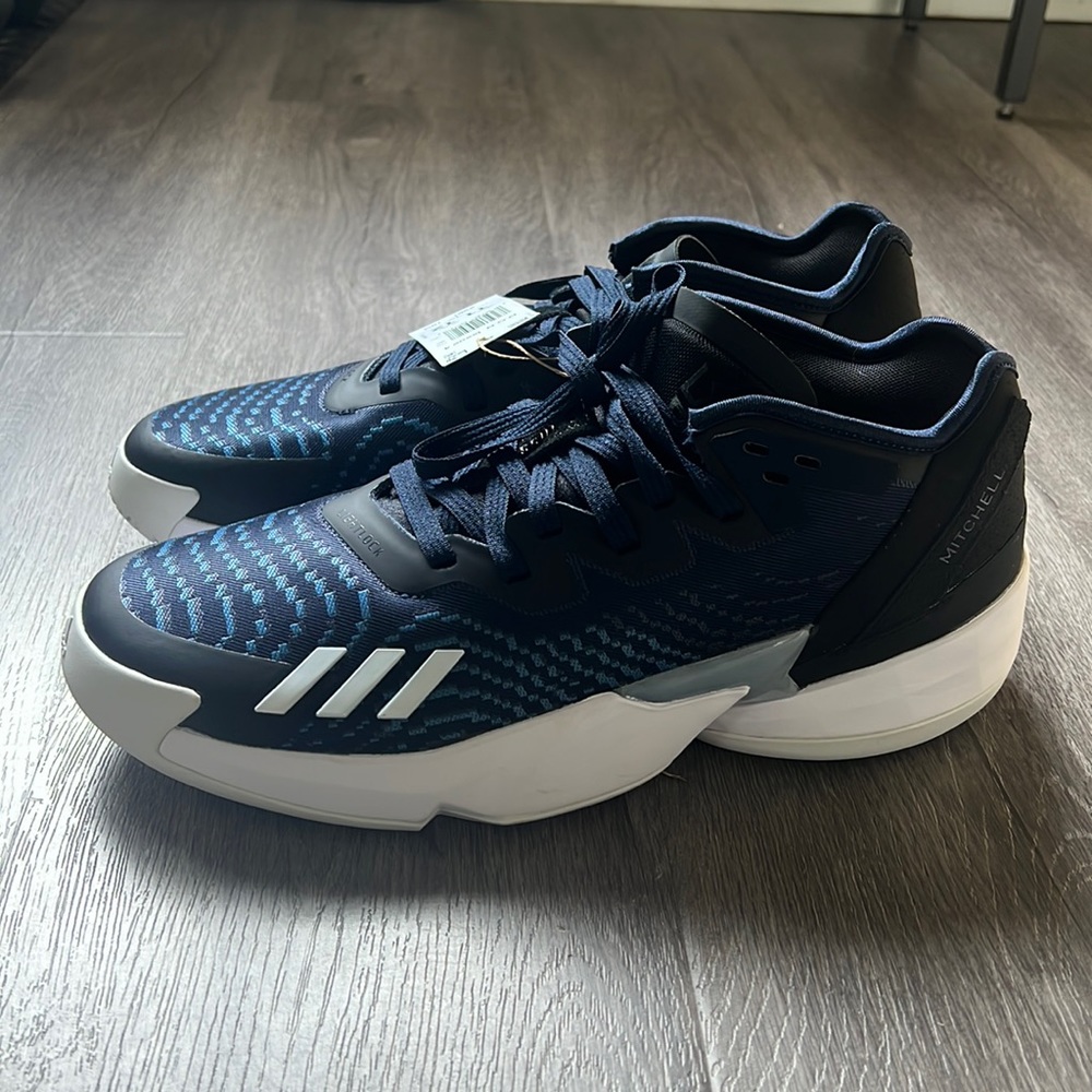 Adidas D.O.N. issue 4 Basketball Shoes size 11